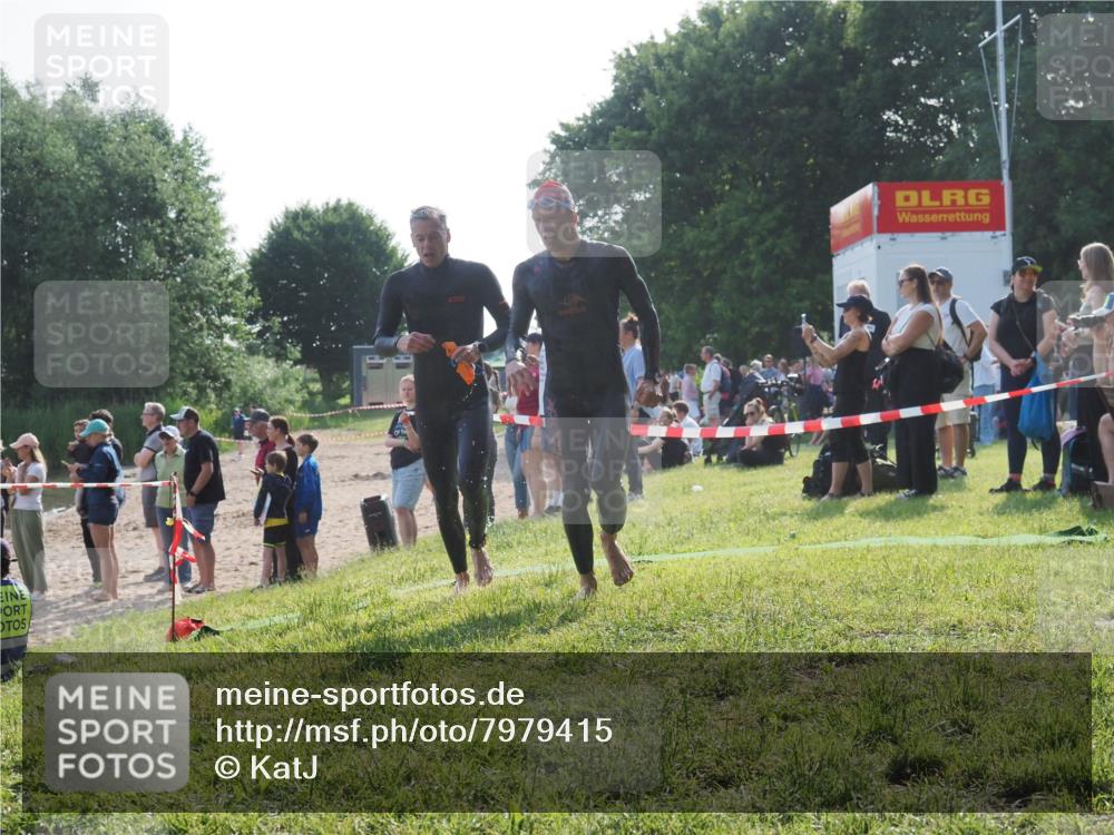 15.06.2025 - 27. Vierlanden-Triathlon KatJ http://msf.ph/oto/7979415 15.06.2025 08:43:23 Schwimmen 11, 102, 139, 148 meine-sportfotos.de
