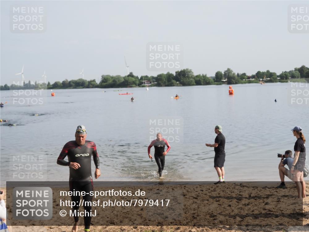 21.06.2025 - 27. Vierlanden-Triathlon MichiJ http://msf.ph/oto/7979417 15.06.2026 08:58:12 Schwimmen 151, 157, 232 meine-sportfotos.de