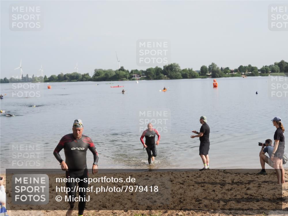21.06.2025 - 27. Vierlanden-Triathlon MichiJ http://msf.ph/oto/7979418 15.06.2026 08:58:12 Schwimmen 151, 157, 232 meine-sportfotos.de
