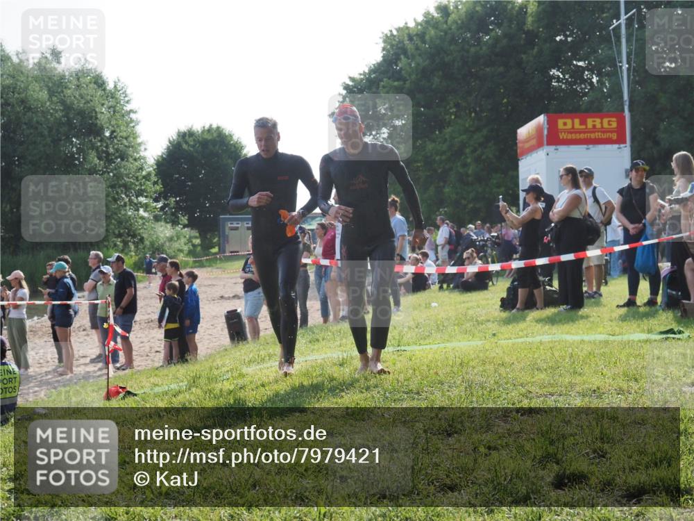 15.06.2025 - 27. Vierlanden-Triathlon KatJ http://msf.ph/oto/7979421 15.06.2025 08:43:23 Schwimmen 11, 102, 139, 148 meine-sportfotos.de