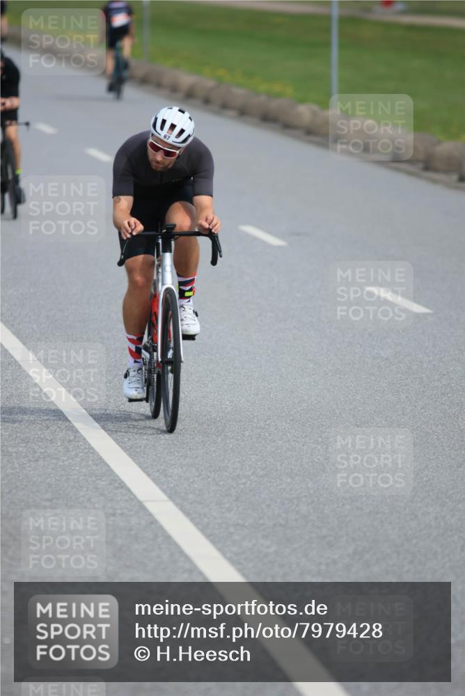 15.06.2025 - 27. Vierlanden-Triathlon H.Heesch http://msf.ph/oto/7979428 15.06.2025 10:33:16 Radfahren 59, 67, 176, 326, 438 meine-sportfotos.de