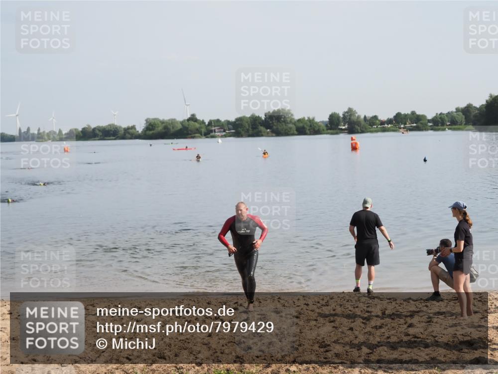 21.06.2025 - 27. Vierlanden-Triathlon MichiJ http://msf.ph/oto/7979429 15.06.2026 08:58:14 Schwimmen 151, 157, 232 meine-sportfotos.de