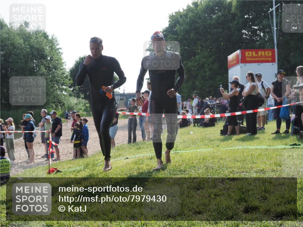15.06.2025 - 27. Vierlanden-Triathlon KatJ http://msf.ph/oto/7979430 15.06.2025 08:43:24 Schwimmen 11, 102, 139, 148 meine-sportfotos.de