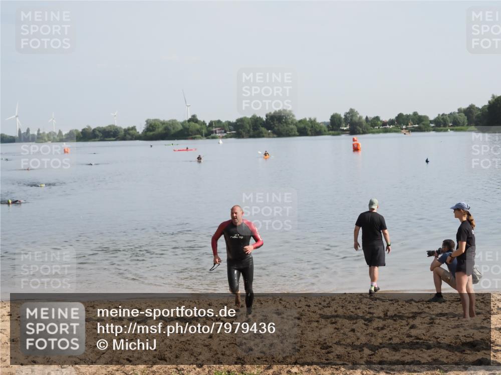 21.06.2025 - 27. Vierlanden-Triathlon MichiJ http://msf.ph/oto/7979436 15.06.2026 08:58:15 Schwimmen 151, 232 meine-sportfotos.de
