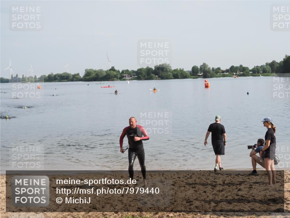 21.06.2025 - 27. Vierlanden-Triathlon MichiJ http://msf.ph/oto/7979440 15.06.2026 08:58:15 Schwimmen 151, 232 meine-sportfotos.de