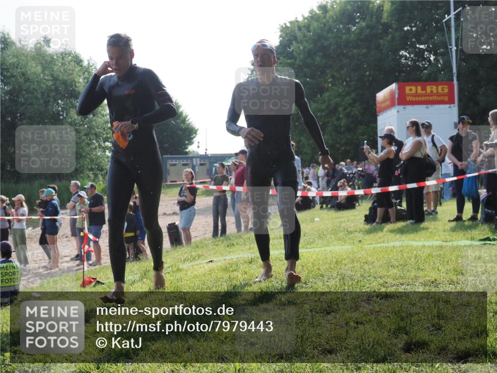 15.06.2025 - 27. Vierlanden-Triathlon KatJ http://msf.ph/oto/7979443 15.06.2025 08:43:24 Schwimmen 11, 102, 139, 148 meine-sportfotos.de