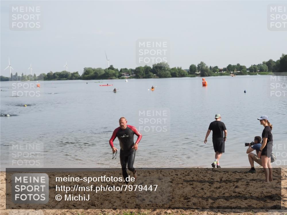 21.06.2025 - 27. Vierlanden-Triathlon MichiJ http://msf.ph/oto/7979447 15.06.2026 08:58:15 Schwimmen 151, 232 meine-sportfotos.de