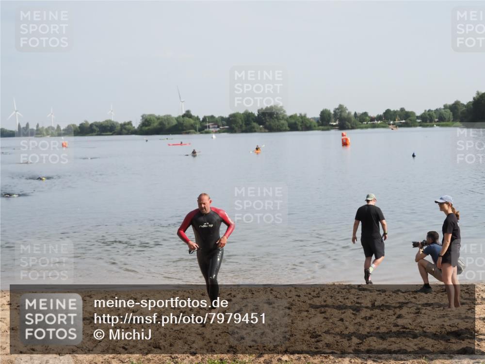 21.06.2025 - 27. Vierlanden-Triathlon MichiJ http://msf.ph/oto/7979451 15.06.2026 08:58:15 Schwimmen 151, 232 meine-sportfotos.de