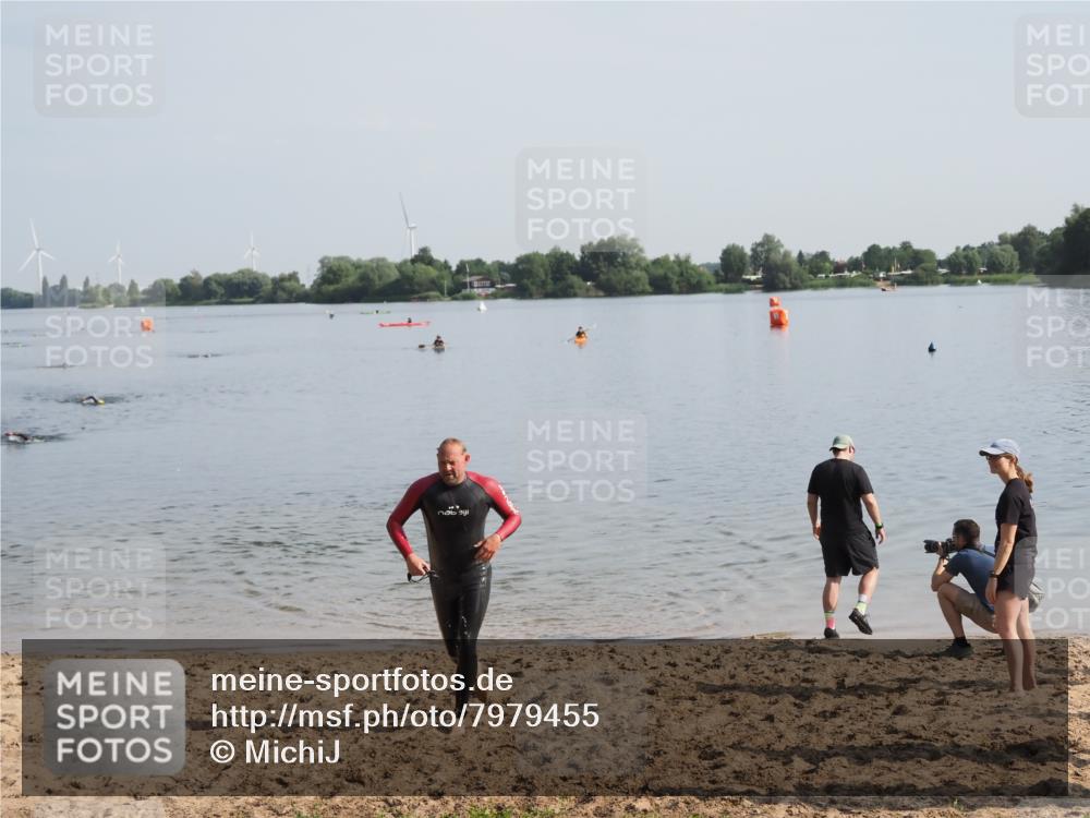 21.06.2025 - 27. Vierlanden-Triathlon MichiJ http://msf.ph/oto/7979455 15.06.2026 08:58:15 Schwimmen 151, 232 meine-sportfotos.de