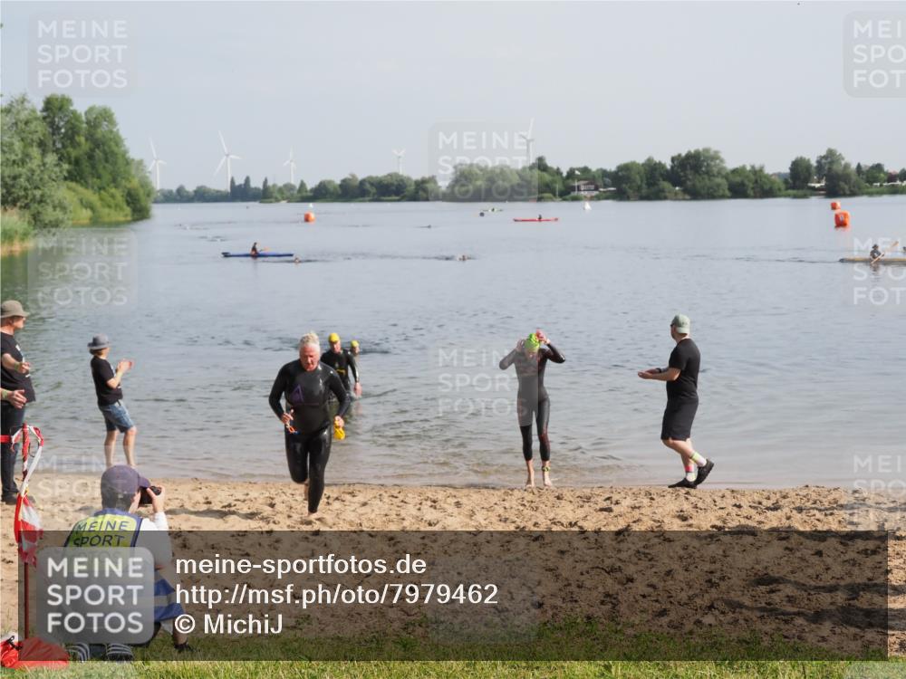 21.06.2025 - 27. Vierlanden-Triathlon MichiJ http://msf.ph/oto/7979462 15.06.2026 08:58:49 Schwimmen 208, 236 meine-sportfotos.de