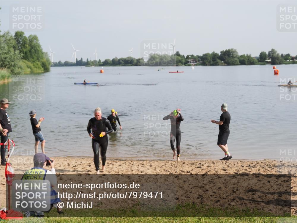 21.06.2025 - 27. Vierlanden-Triathlon MichiJ http://msf.ph/oto/7979471 15.06.2026 08:58:49 Schwimmen 208, 236 meine-sportfotos.de