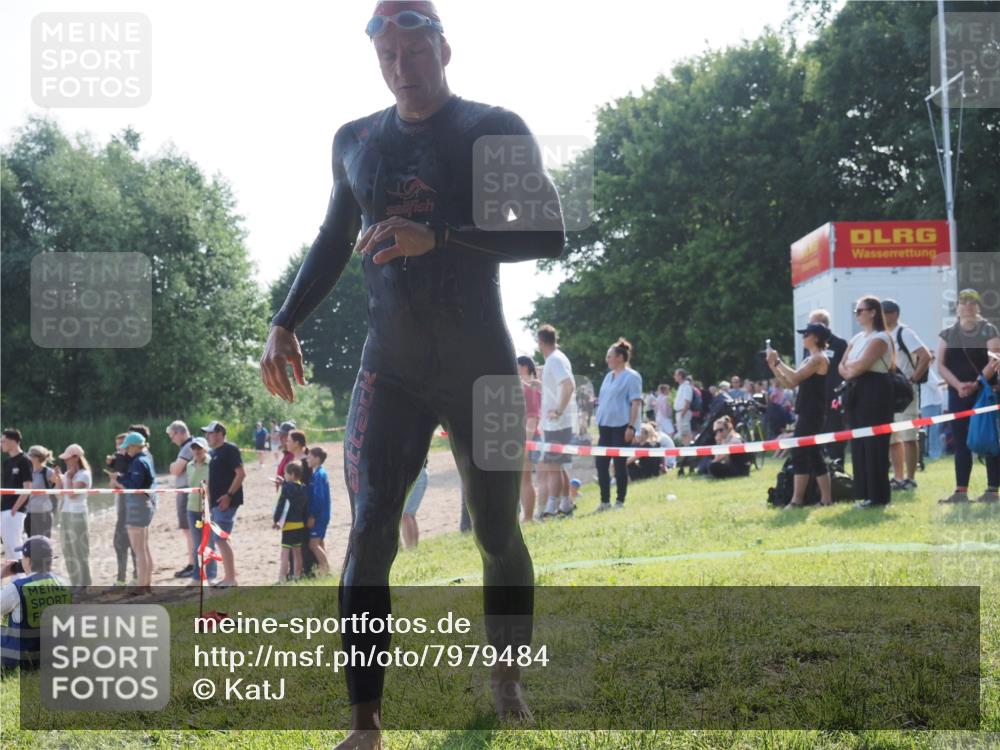15.06.2025 - 27. Vierlanden-Triathlon KatJ http://msf.ph/oto/7979484 15.06.2025 08:43:26 Schwimmen 11, 102, 148 meine-sportfotos.de