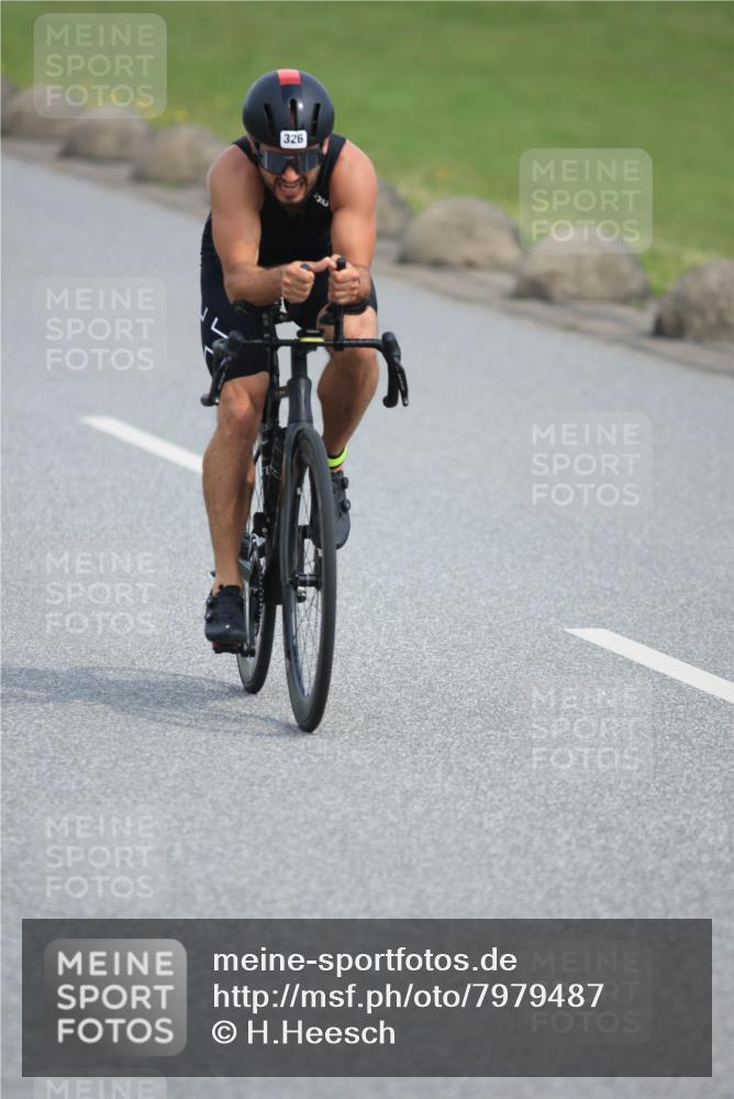 15.06.2025 - 27. Vierlanden-Triathlon H.Heesch http://msf.ph/oto/7979487 15.06.2025 10:33:24 Radfahren 59, 100, 130, 176, 314, 326, 329, 438 meine-sportfotos.de