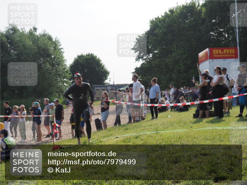 15.06.2025 - 27. Vierlanden-Triathlon KatJ http://msf.ph/oto/7979499 15.06.2025 08:43:28 Schwimmen 11, 102, 148 meine-sportfotos.de