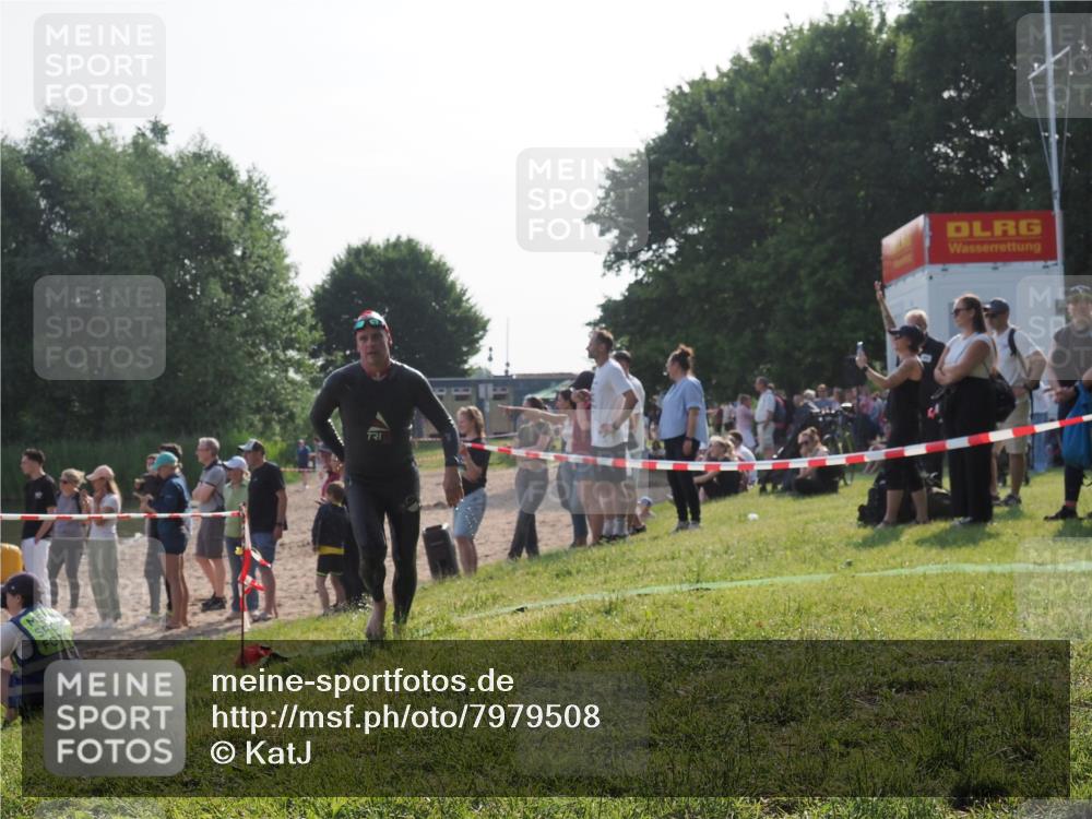 15.06.2025 - 27. Vierlanden-Triathlon KatJ http://msf.ph/oto/7979508 15.06.2025 08:43:29 Schwimmen 11, 65, 74, 102, 148 meine-sportfotos.de