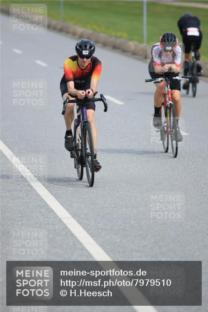 15.06.2025 - 27. Vierlanden-Triathlon H.Heesch http://msf.ph/oto/7979510 15.06.2025 10:33:29 Radfahren 43, 100, 130, 165, 208, 314, 329 meine-sportfotos.de