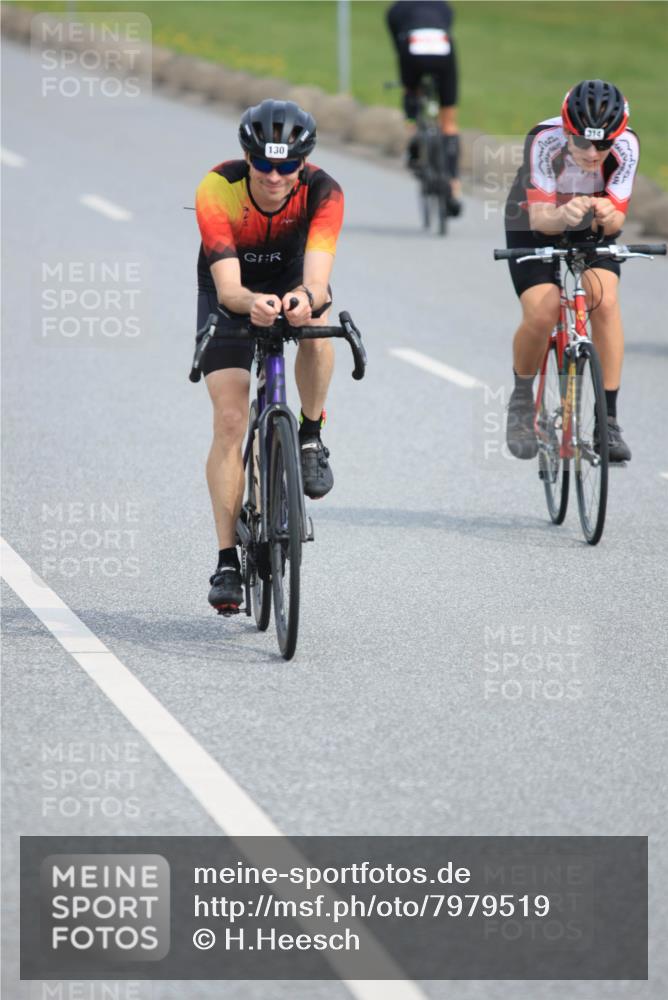 15.06.2025 - 27. Vierlanden-Triathlon H.Heesch http://msf.ph/oto/7979519 15.06.2025 10:33:29 Radfahren 43, 100, 130, 165, 208, 314, 329 meine-sportfotos.de