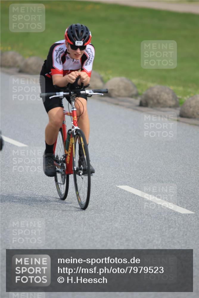 15.06.2025 - 27. Vierlanden-Triathlon H.Heesch http://msf.ph/oto/7979523 15.06.2025 10:33:30 Radfahren 43, 130, 165, 208, 314, 329 meine-sportfotos.de