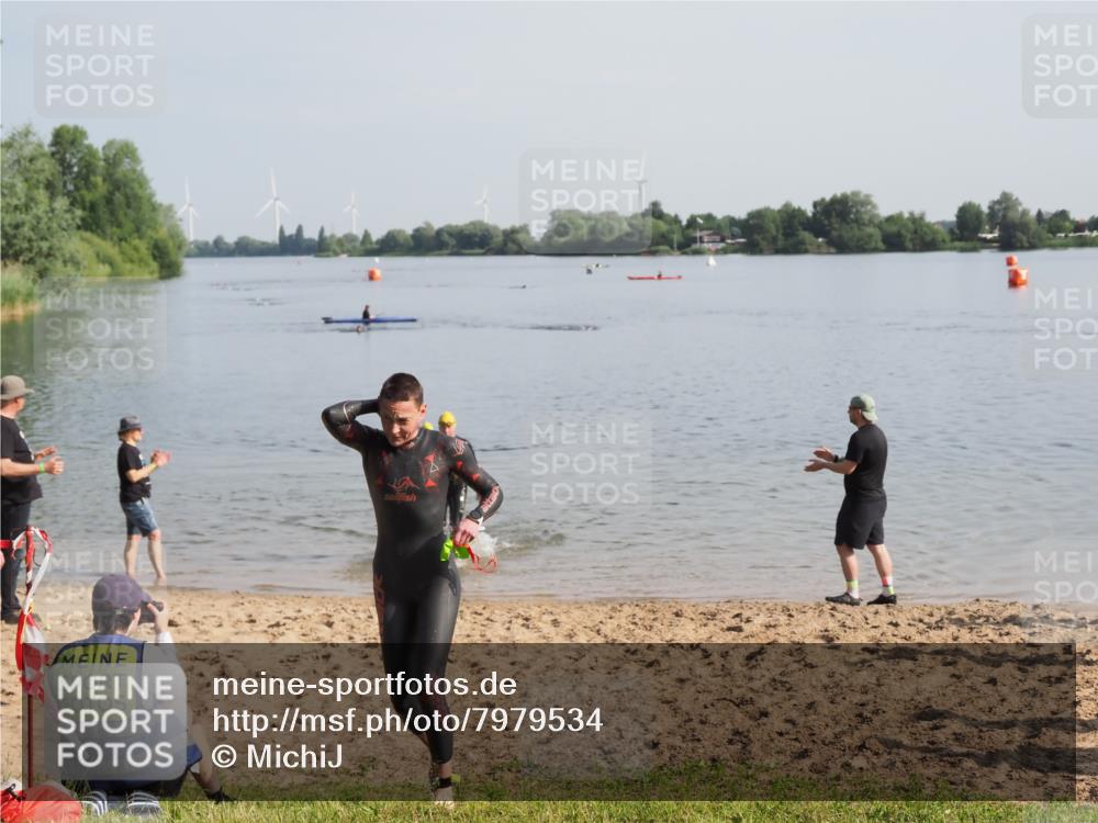 21.06.2025 - 27. Vierlanden-Triathlon MichiJ http://msf.ph/oto/7979534 15.06.2026 08:58:54 Schwimmen 208, 235, 236 meine-sportfotos.de