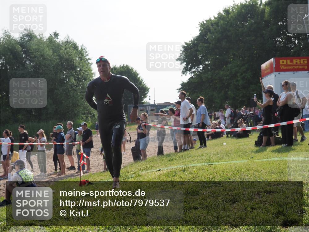 15.06.2025 - 27. Vierlanden-Triathlon KatJ http://msf.ph/oto/7979537 15.06.2025 08:43:30 Schwimmen 11, 65, 74, 102, 148 meine-sportfotos.de