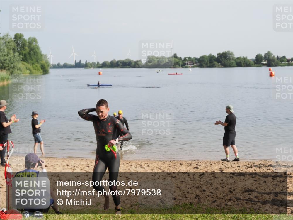 21.06.2025 - 27. Vierlanden-Triathlon MichiJ http://msf.ph/oto/7979538 15.06.2026 08:58:54 Schwimmen 208, 235, 236 meine-sportfotos.de