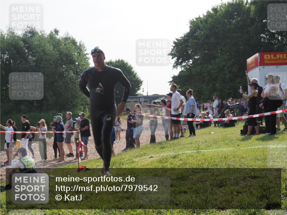 15.06.2025 - 27. Vierlanden-Triathlon KatJ http://msf.ph/oto/7979542 15.06.2025 08:43:30 Schwimmen 11, 65, 74, 102, 148 meine-sportfotos.de