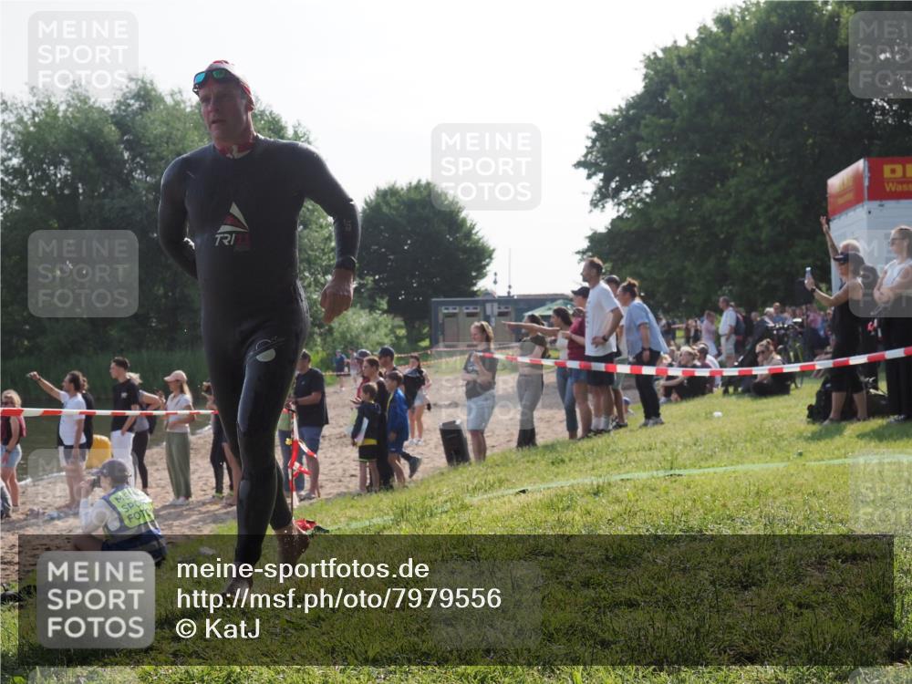 15.06.2025 - 27. Vierlanden-Triathlon KatJ http://msf.ph/oto/7979556 15.06.2025 08:43:31 Schwimmen 11, 65, 74, 102, 148 meine-sportfotos.de