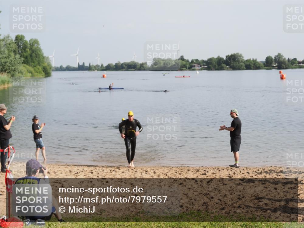 21.06.2025 - 27. Vierlanden-Triathlon MichiJ http://msf.ph/oto/7979557 15.06.2026 08:58:56 Schwimmen 208, 235, 236 meine-sportfotos.de