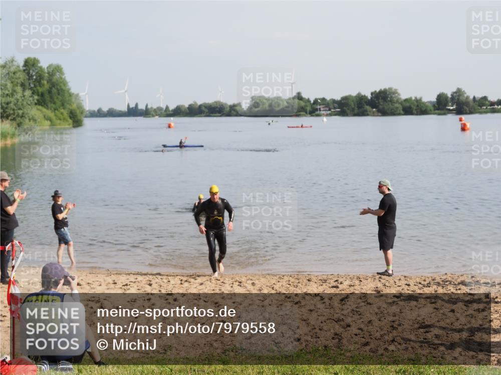 21.06.2025 - 27. Vierlanden-Triathlon MichiJ http://msf.ph/oto/7979558 15.06.2026 08:58:56 Schwimmen 208, 235, 236 meine-sportfotos.de