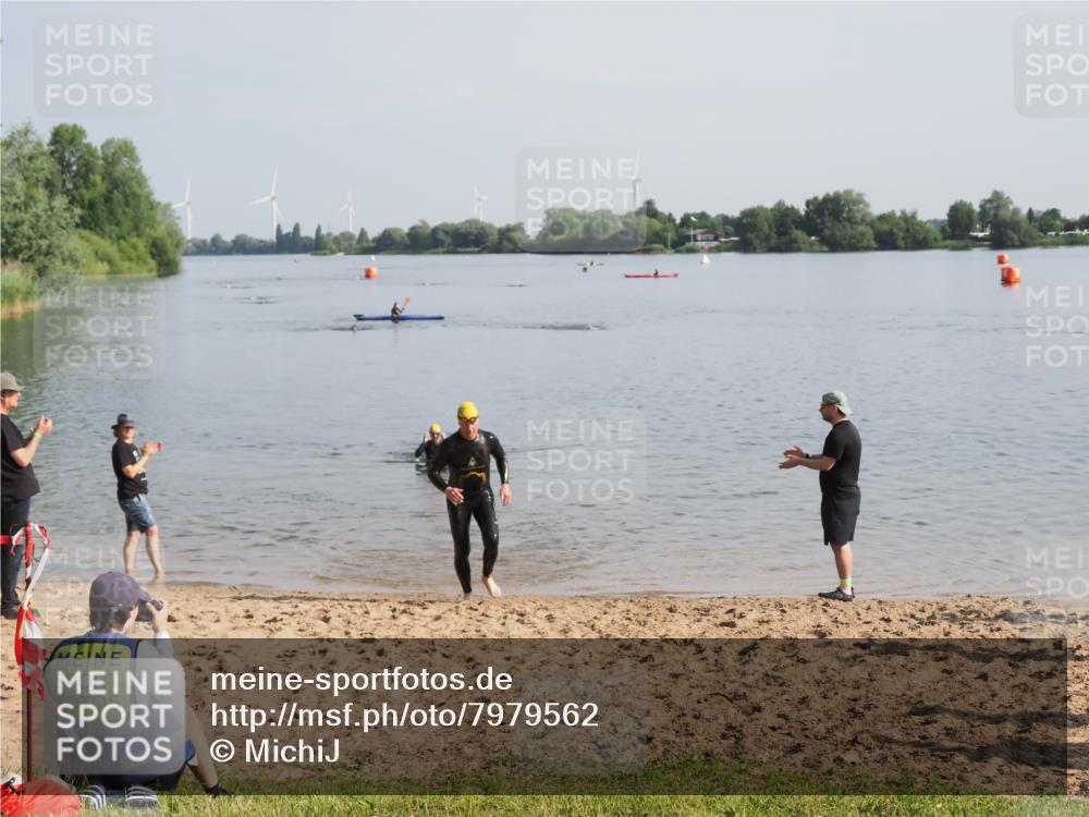 21.06.2025 - 27. Vierlanden-Triathlon MichiJ http://msf.ph/oto/7979562 15.06.2026 08:58:56 Schwimmen 208, 235, 236 meine-sportfotos.de