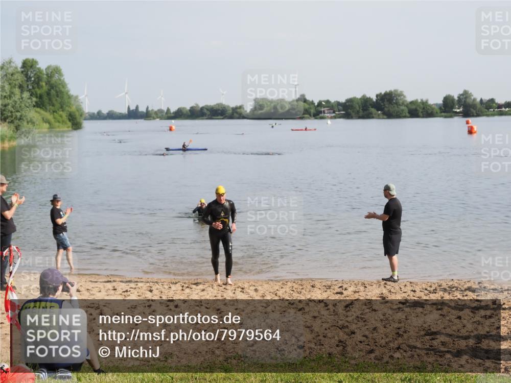21.06.2025 - 27. Vierlanden-Triathlon MichiJ http://msf.ph/oto/7979564 15.06.2026 08:58:56 Schwimmen 208, 235, 236 meine-sportfotos.de