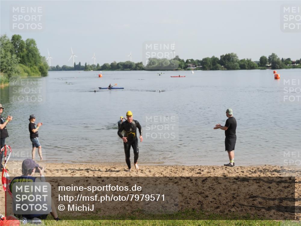 21.06.2025 - 27. Vierlanden-Triathlon MichiJ http://msf.ph/oto/7979571 15.06.2026 08:58:57 Schwimmen 208, 235, 236 meine-sportfotos.de