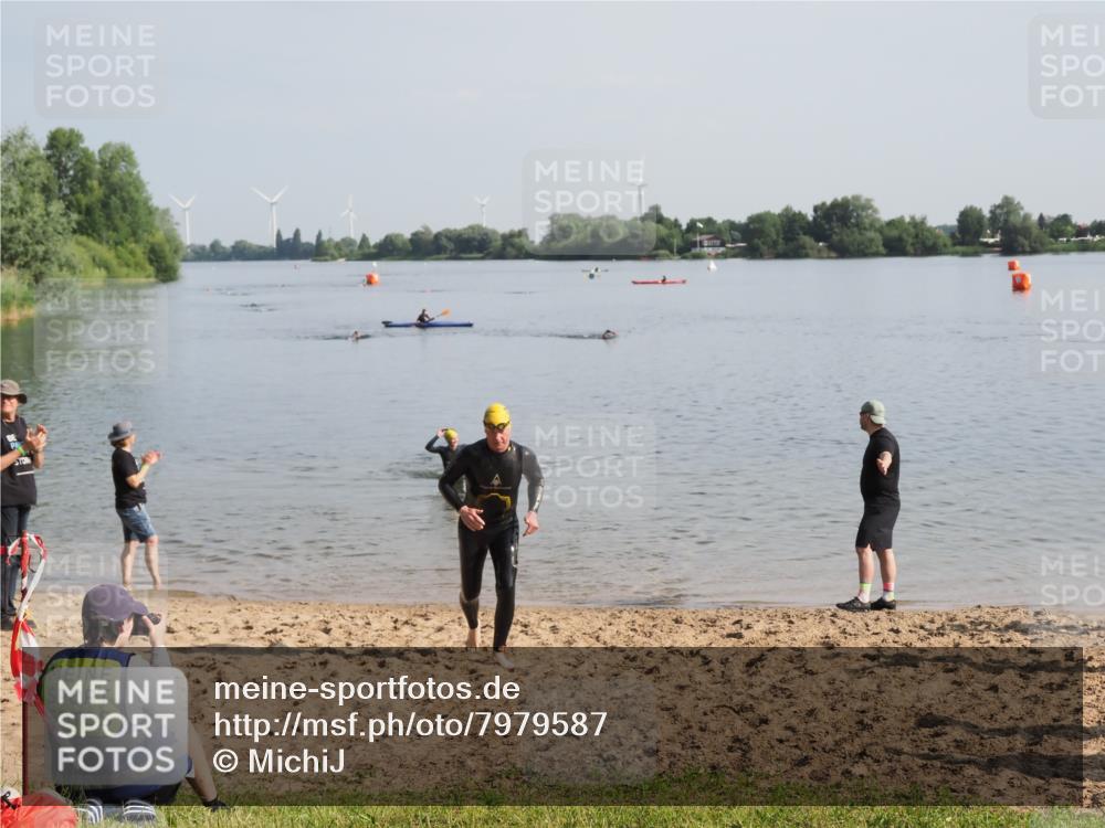 21.06.2025 - 27. Vierlanden-Triathlon MichiJ http://msf.ph/oto/7979587 15.06.2026 08:58:58 Schwimmen 208, 235, 236 meine-sportfotos.de