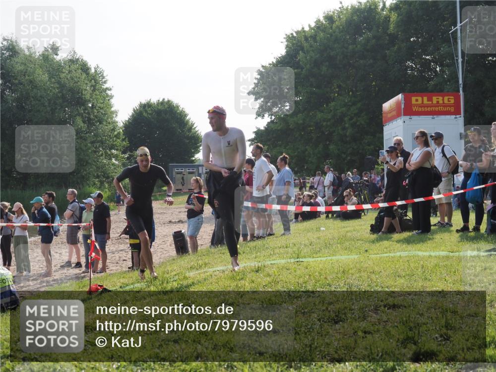 15.06.2025 - 27. Vierlanden-Triathlon KatJ http://msf.ph/oto/7979596 15.06.2025 08:43:36 Schwimmen 32, 65, 74, 148 meine-sportfotos.de