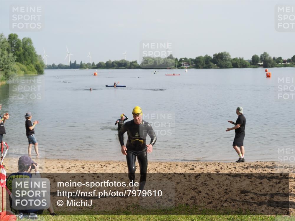 21.06.2025 - 27. Vierlanden-Triathlon MichiJ http://msf.ph/oto/7979610 15.06.2026 08:59:00 Schwimmen 208, 235, 236 meine-sportfotos.de