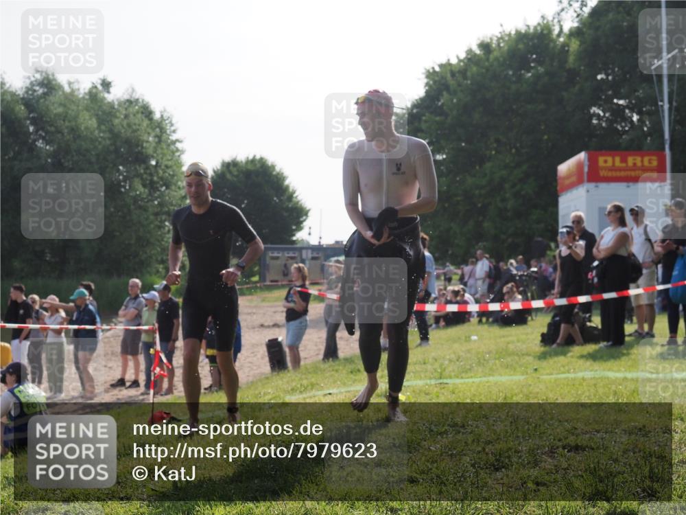 15.06.2025 - 27. Vierlanden-Triathlon KatJ http://msf.ph/oto/7979623 15.06.2025 08:43:37 Schwimmen 32, 65, 74, 148 meine-sportfotos.de