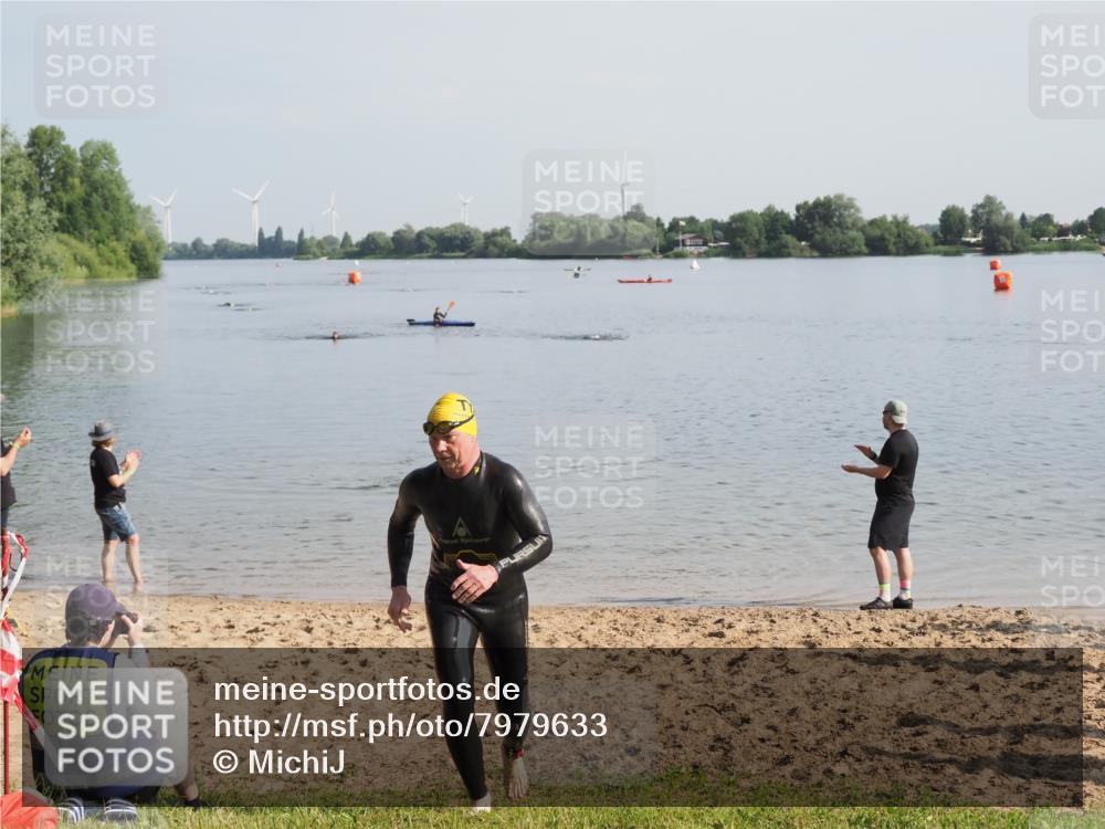 21.06.2025 - 27. Vierlanden-Triathlon MichiJ http://msf.ph/oto/7979633 15.06.2026 08:59:01 Schwimmen 208, 227, 235 meine-sportfotos.de