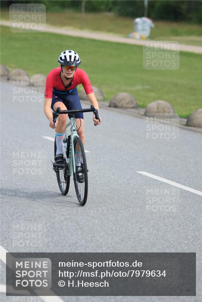 15.06.2025 - 27. Vierlanden-Triathlon H.Heesch http://msf.ph/oto/7979634 15.06.2025 10:34:36 Radfahren 104, 198, 205 meine-sportfotos.de