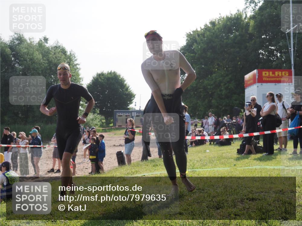 15.06.2025 - 27. Vierlanden-Triathlon KatJ http://msf.ph/oto/7979635 15.06.2025 08:43:38 Schwimmen 32, 65, 74 meine-sportfotos.de