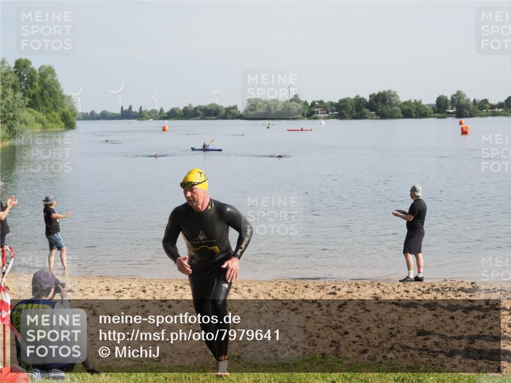 21.06.2025 - 27. Vierlanden-Triathlon MichiJ http://msf.ph/oto/7979641 15.06.2026 08:59:01 Schwimmen 208, 227, 235 meine-sportfotos.de