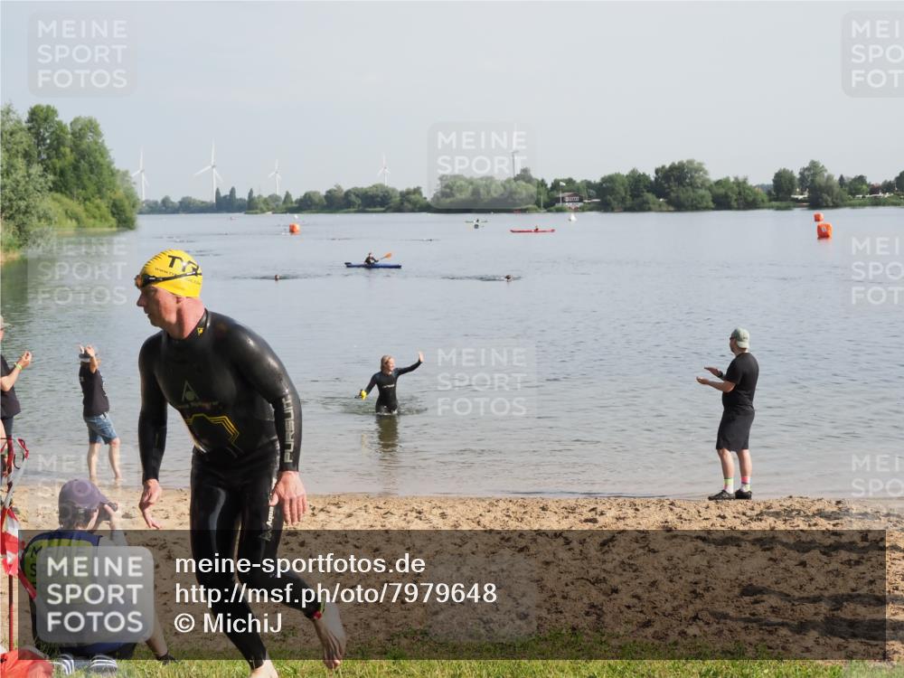 21.06.2025 - 27. Vierlanden-Triathlon MichiJ http://msf.ph/oto/7979648 15.06.2026 08:59:01 Schwimmen 208, 227, 235 meine-sportfotos.de