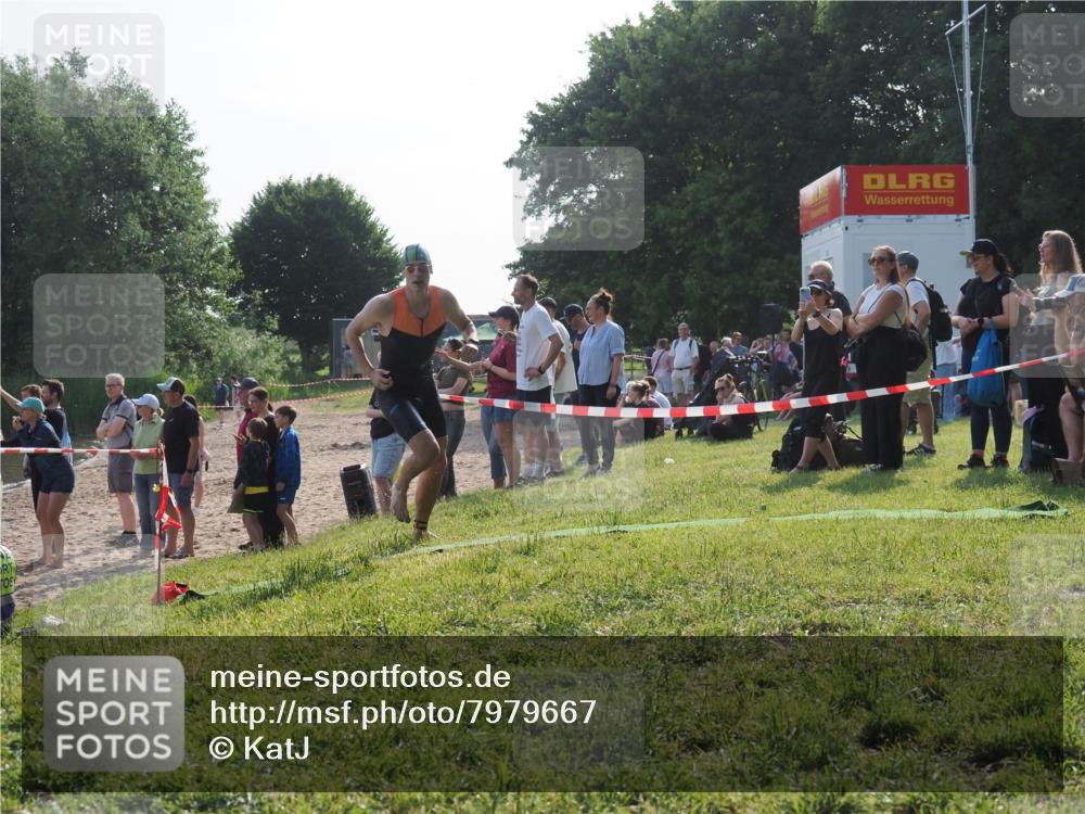 15.06.2025 - 27. Vierlanden-Triathlon KatJ http://msf.ph/oto/7979667 15.06.2025 08:43:43 Schwimmen 32, 65, 74 meine-sportfotos.de