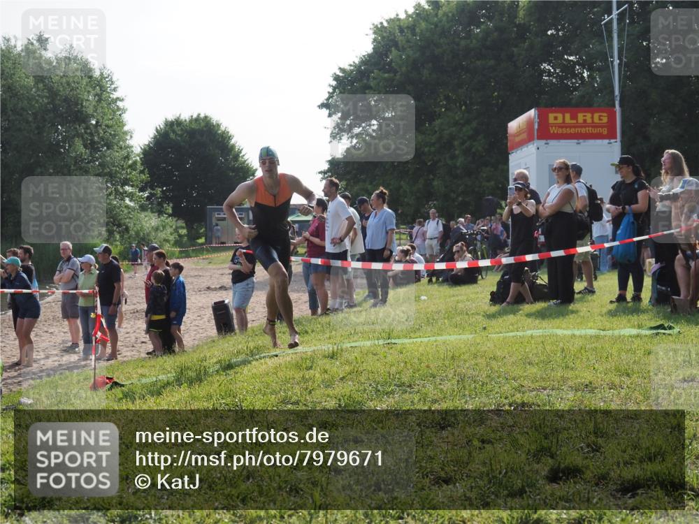 15.06.2025 - 27. Vierlanden-Triathlon KatJ http://msf.ph/oto/7979671 15.06.2025 08:43:43 Schwimmen 32, 65, 74 meine-sportfotos.de