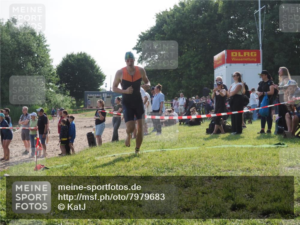 15.06.2025 - 27. Vierlanden-Triathlon KatJ http://msf.ph/oto/7979683 15.06.2025 08:43:44 Schwimmen 32, 65, 74 meine-sportfotos.de