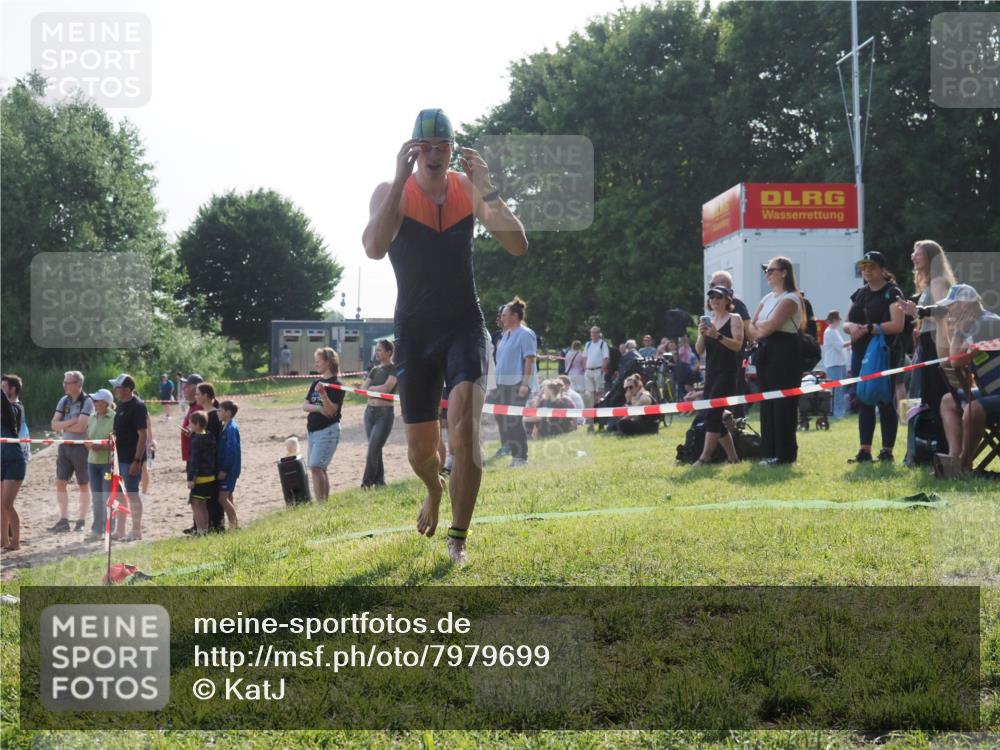 15.06.2025 - 27. Vierlanden-Triathlon KatJ http://msf.ph/oto/7979699 15.06.2025 08:43:44 Schwimmen 32, 65, 74 meine-sportfotos.de