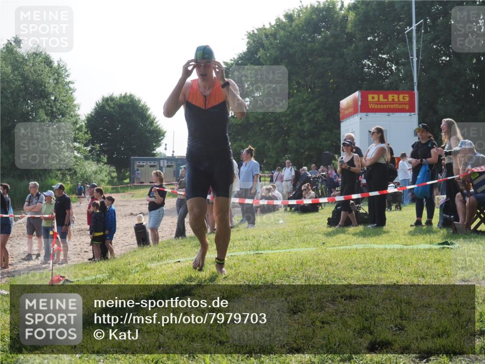 15.06.2025 - 27. Vierlanden-Triathlon KatJ http://msf.ph/oto/7979703 15.06.2025 08:43:44 Schwimmen 32, 65, 74 meine-sportfotos.de