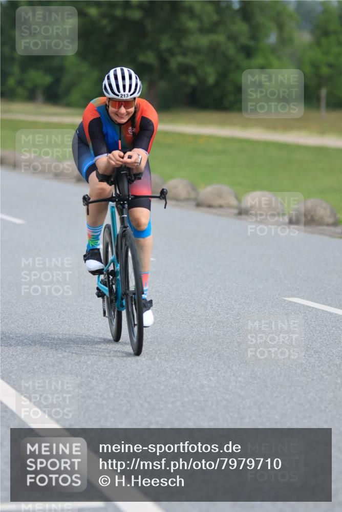 15.06.2025 - 27. Vierlanden-Triathlon H.Heesch http://msf.ph/oto/7979710 15.06.2025 10:35:25 Radfahren 99, 213, 272, 301 meine-sportfotos.de