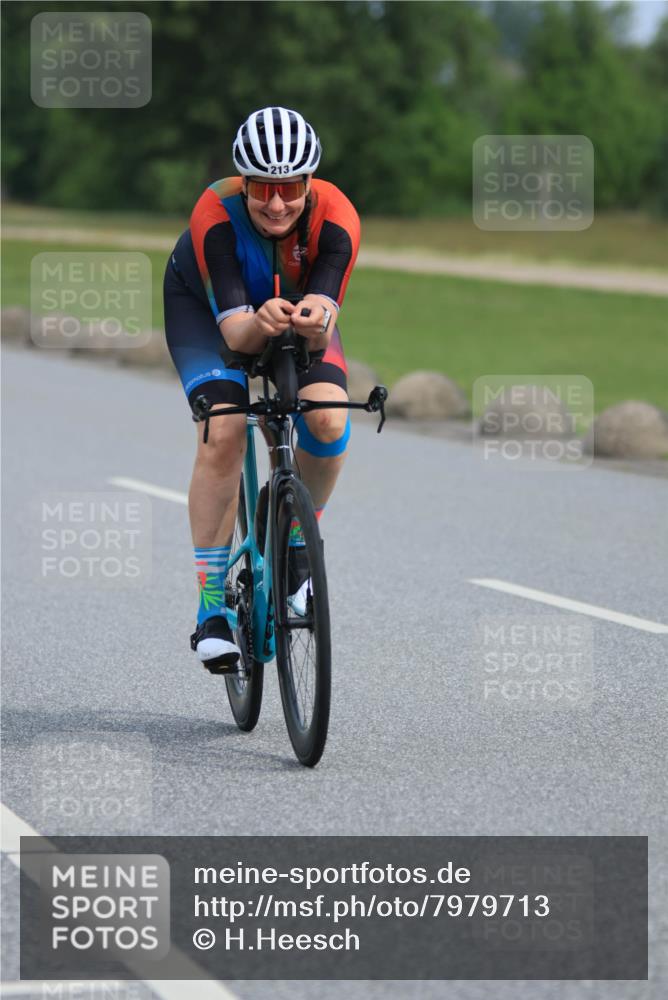 15.06.2025 - 27. Vierlanden-Triathlon H.Heesch http://msf.ph/oto/7979713 15.06.2025 10:35:25 Radfahren 99, 213, 272, 301 meine-sportfotos.de