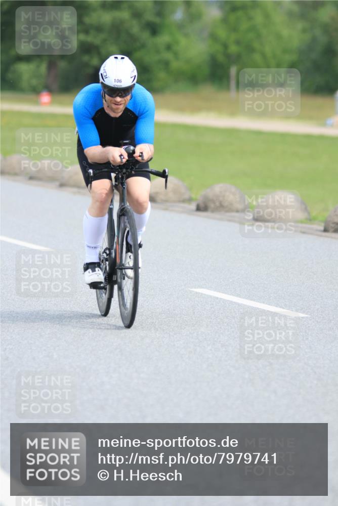 15.06.2025 - 27. Vierlanden-Triathlon H.Heesch http://msf.ph/oto/7979741 15.06.2025 10:35:37 Radfahren 21, 106, 127, 134, 239 meine-sportfotos.de