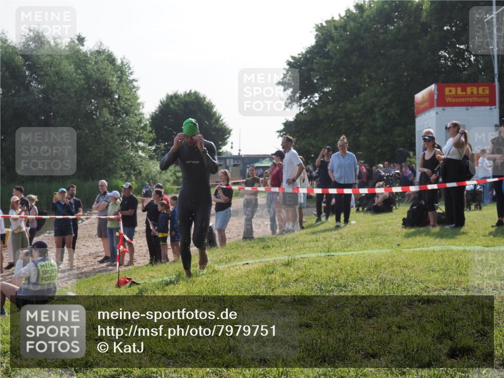 15.06.2025 - 27. Vierlanden-Triathlon KatJ http://msf.ph/oto/7979751 15.06.2025 08:43:53 Schwimmen 84, 113 meine-sportfotos.de